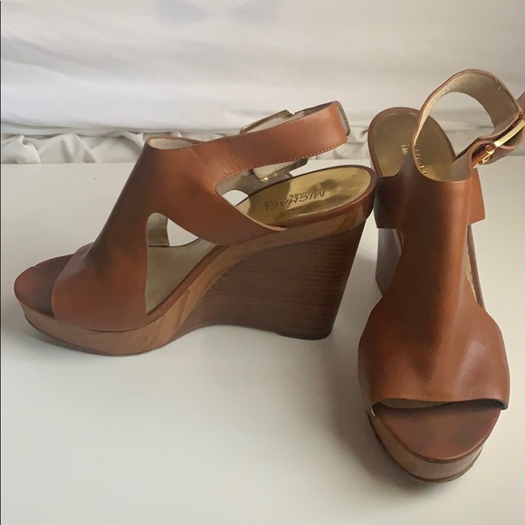 Michael Michael Kors Wooden Wedge Heel - Picture 1 of 3